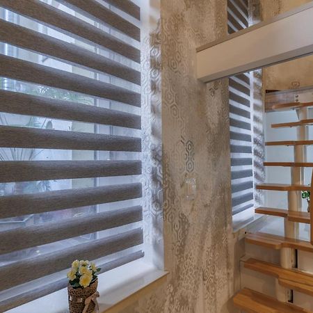 Sleek Minimalist Studio At Inner City Budapest Exterior photo