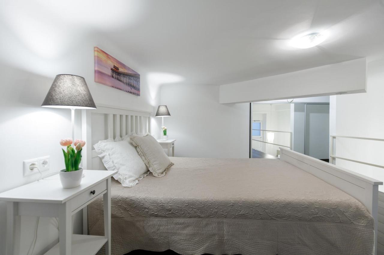 Sleek Minimalist Studio At Inner City Budapest Exterior photo
