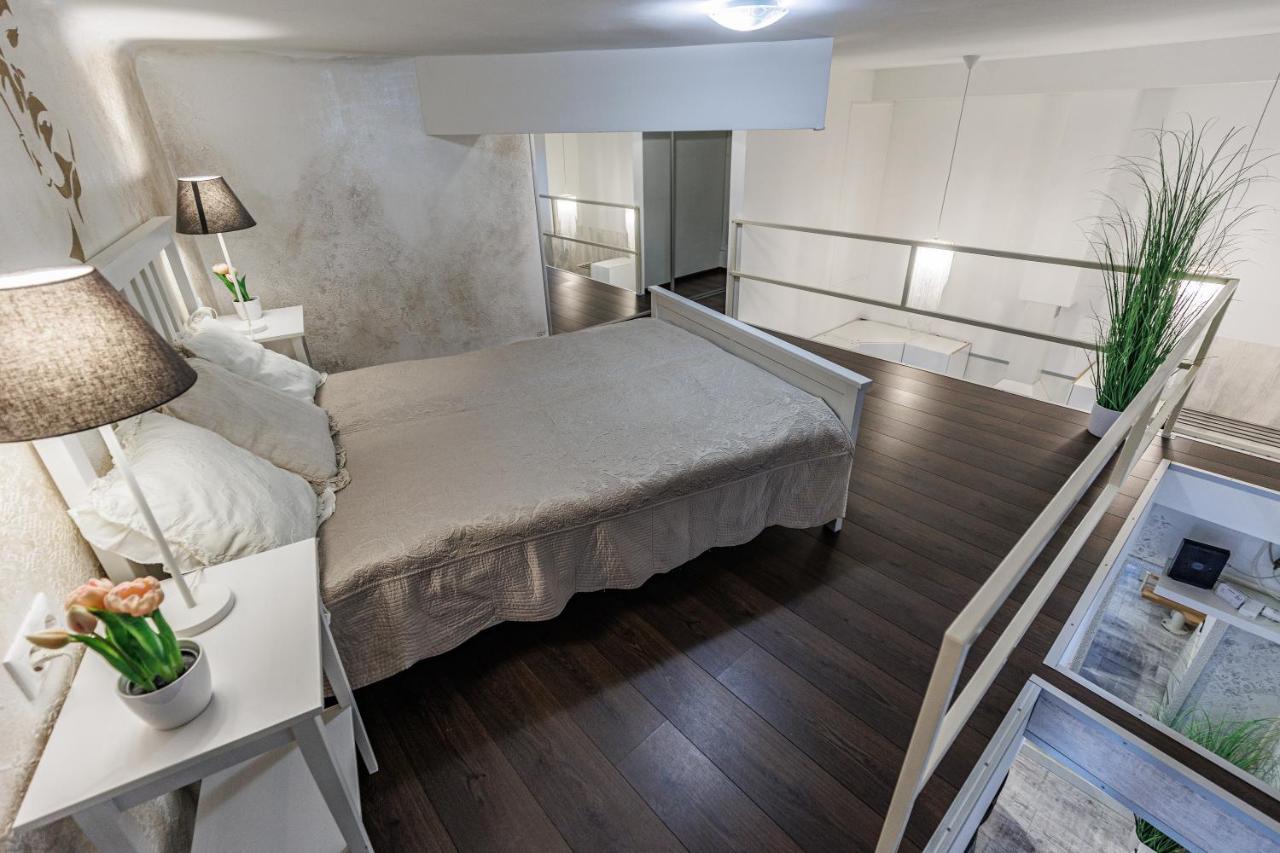Sleek Minimalist Studio At Inner City Budapest Exterior photo