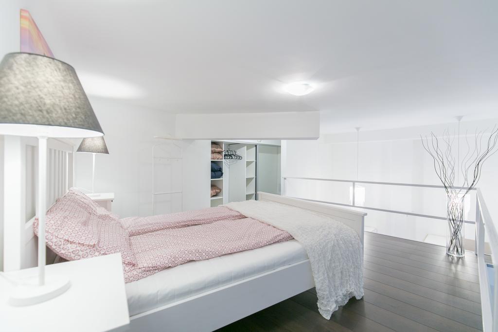 Sleek Minimalist Studio At Inner City Budapest Exterior photo