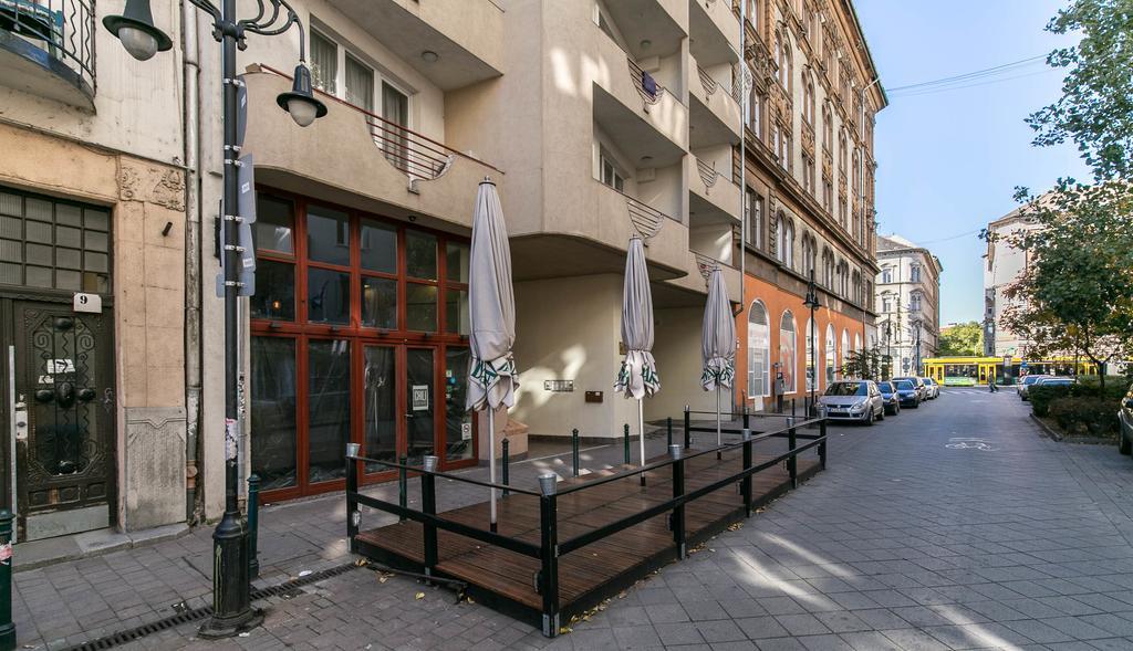 Sleek Minimalist Studio At Inner City Budapest Exterior photo